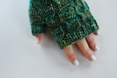 Mitts Knit in Elliebelly Tree Wool